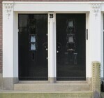 Voordeuren zijde Gabriël Metsustraat
<br/>
Gert-Jan Lobbes, 2015